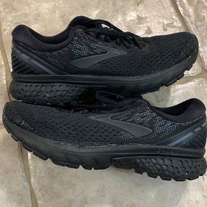 Womens Brooks Ghost 11, size 9